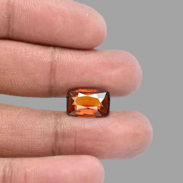 8.36 Carats Hessonite Garnet ( 9.29 Ratti Gomed ) 3