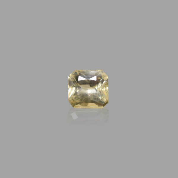 8.47 Carats Yellow Sapphire ( 9.41 Ratti Pukhraj )