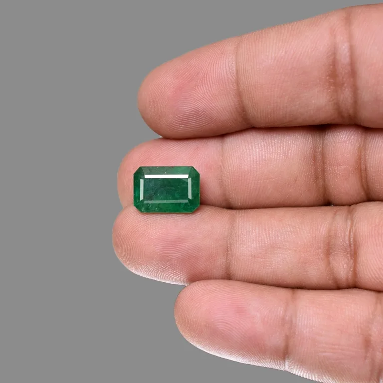 6.3 Carats Emerald ( 6.92 Ratti Panna ) 6