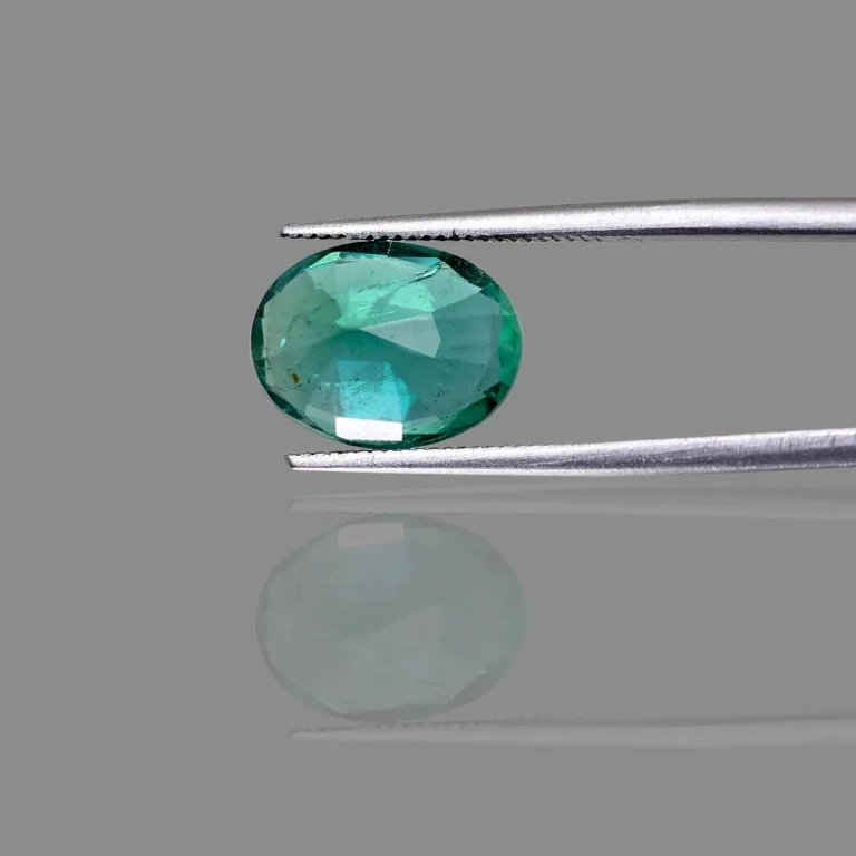 3.9 Carats Emerald ( 4.33 Ratti Panna ) - Image 2