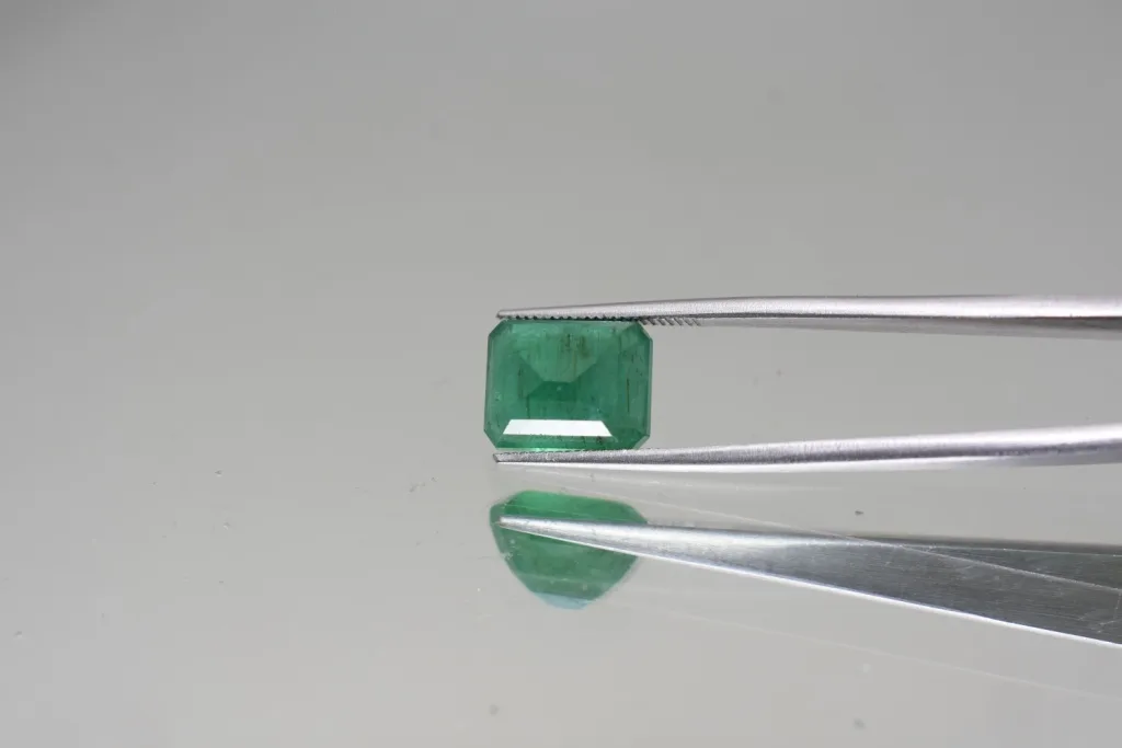 5.87 Carats Emerald ( 6.45 Ratti Panna ) - Image 4