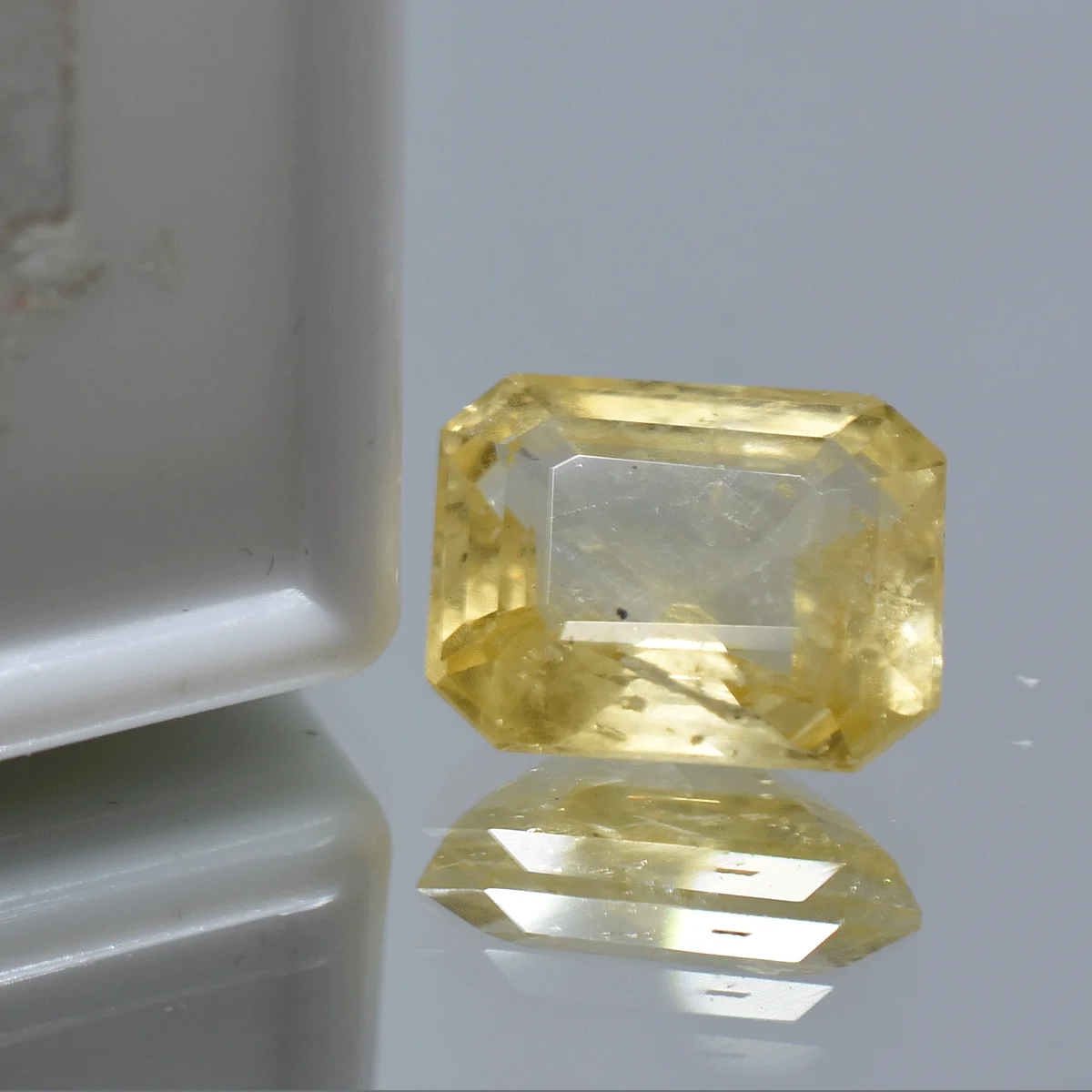 6.44 Carats Yellow Saphhire ( 7.15 Ratti Pukhraj ) - Image 3