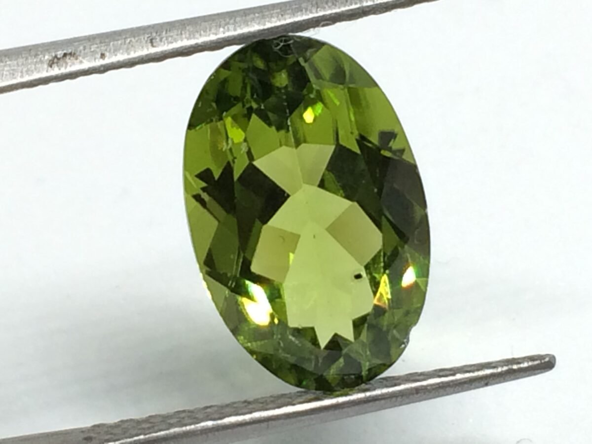 4.94 Carats Peridot ( 5.49 Ratti Peridot ) - Image 4