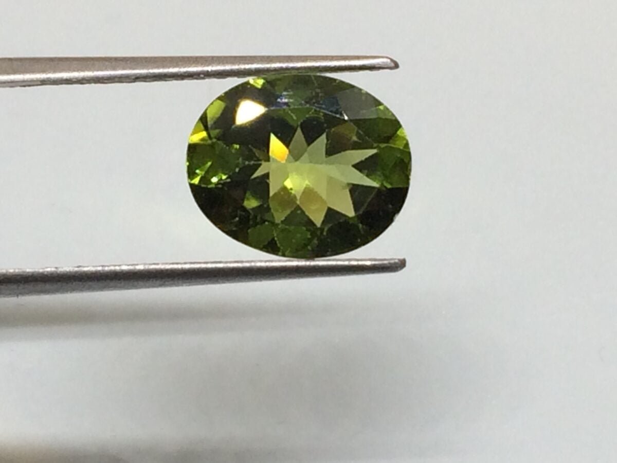 4.06 Carats Peridot ( 4.51 Ratti Peridot ) 2