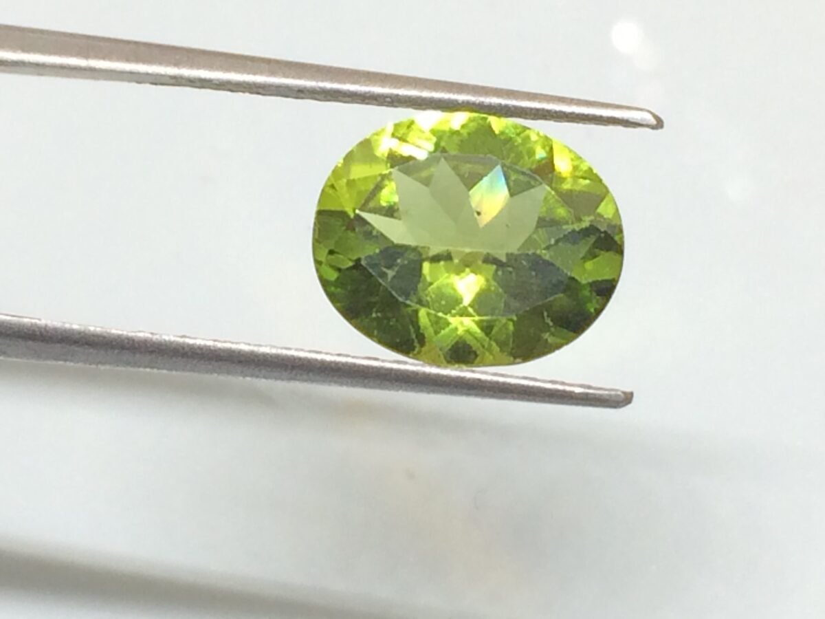 4.06 Carats Peridot ( 4.51 Ratti Peridot ) 4