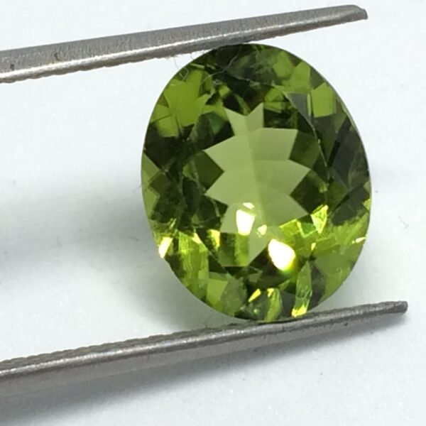 4.45 Carats Peridot ( 4.94 Ratti Peridot )