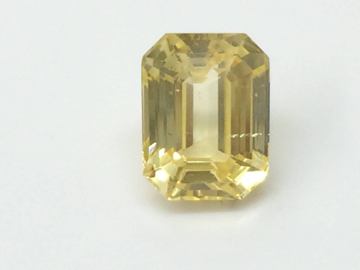 8.15 Carats Yellow Sapphire ( 9.05 Ratti Pukhraj ) - Image 1