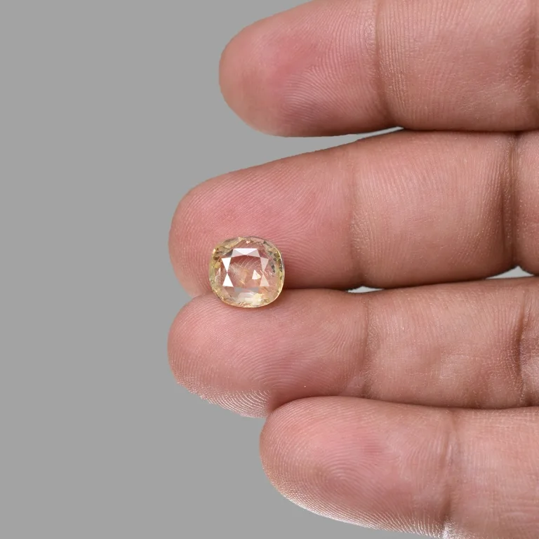 4.89 Carats Yellow Sapphire ( 5.43 Ratti Pukhraj ) - Image 4