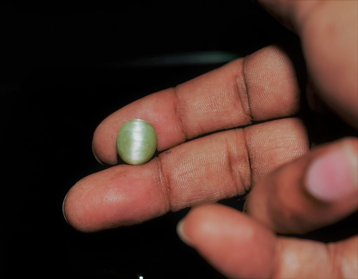 8.79 Carats Prehnite Cat's Eye ( 9.77 Ratti Lehsunia ) 4