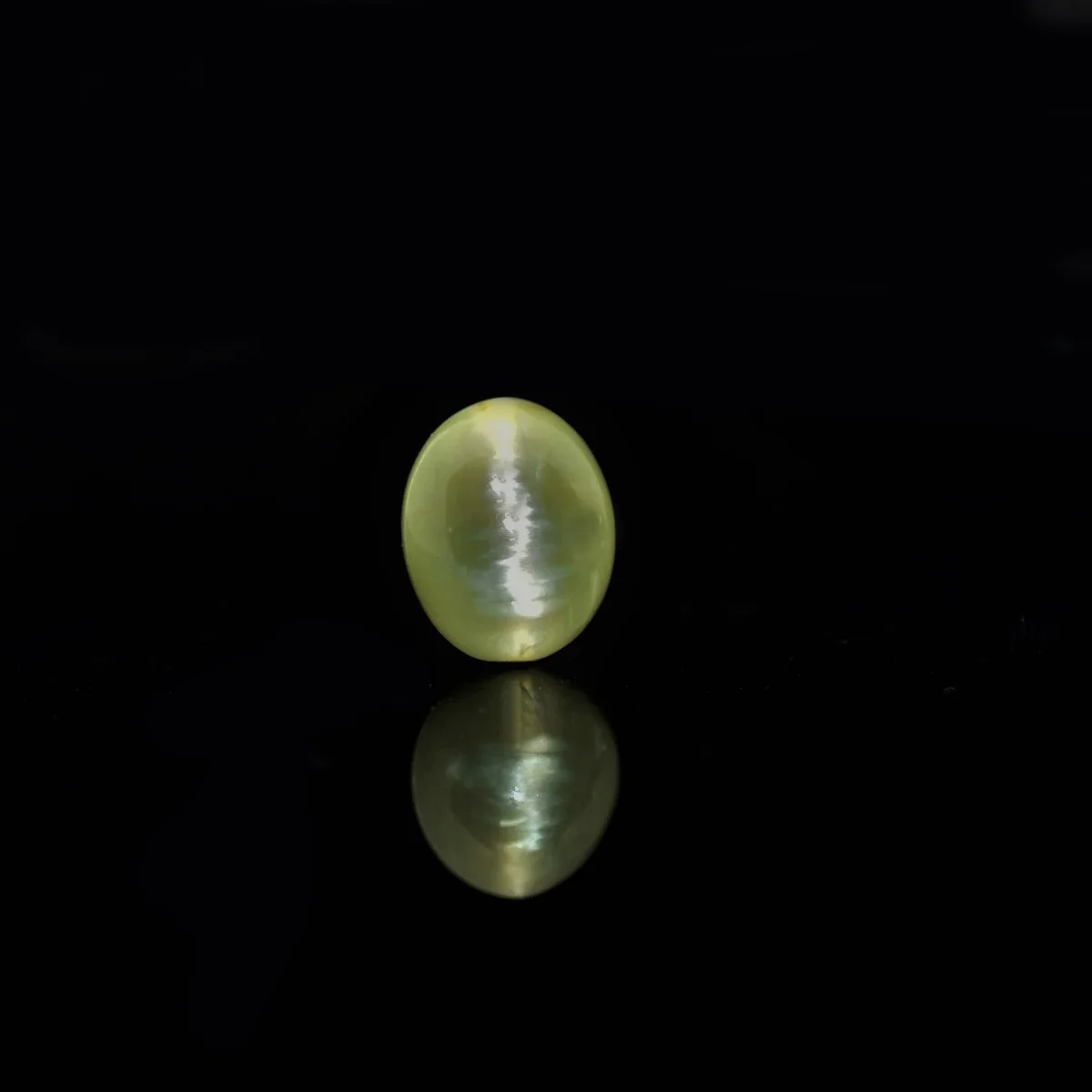 7.4 Carats Prehnite Cat's Eye ( 8.22 Ratti Lehsunia ) - Image 1