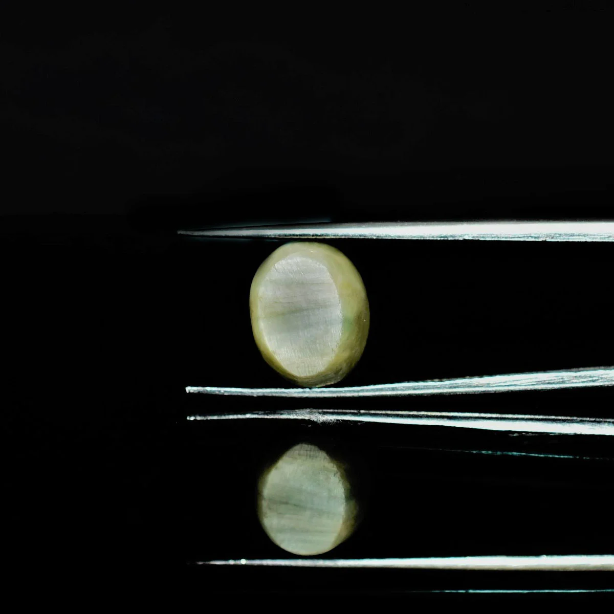 7.4 Carats Prehnite Cat's Eye ( 8.22 Ratti Lehsunia ) - Image 3