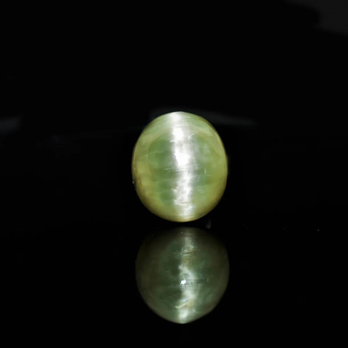 catseye-prehnite-D0821-rg-Pre-cat-06-1 9.02 Carats Prehnite Cat's Eye ( 10.02 Ratti Lehsunia ) - Image 1