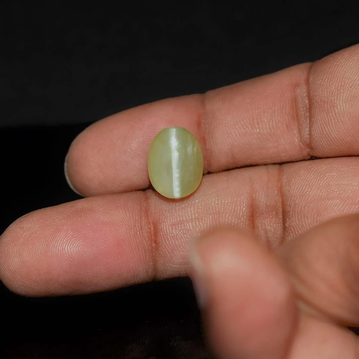 7 Carats Prehnite Cat's Eye ( 7.78 Ratti Lehsunia ) - Image 4