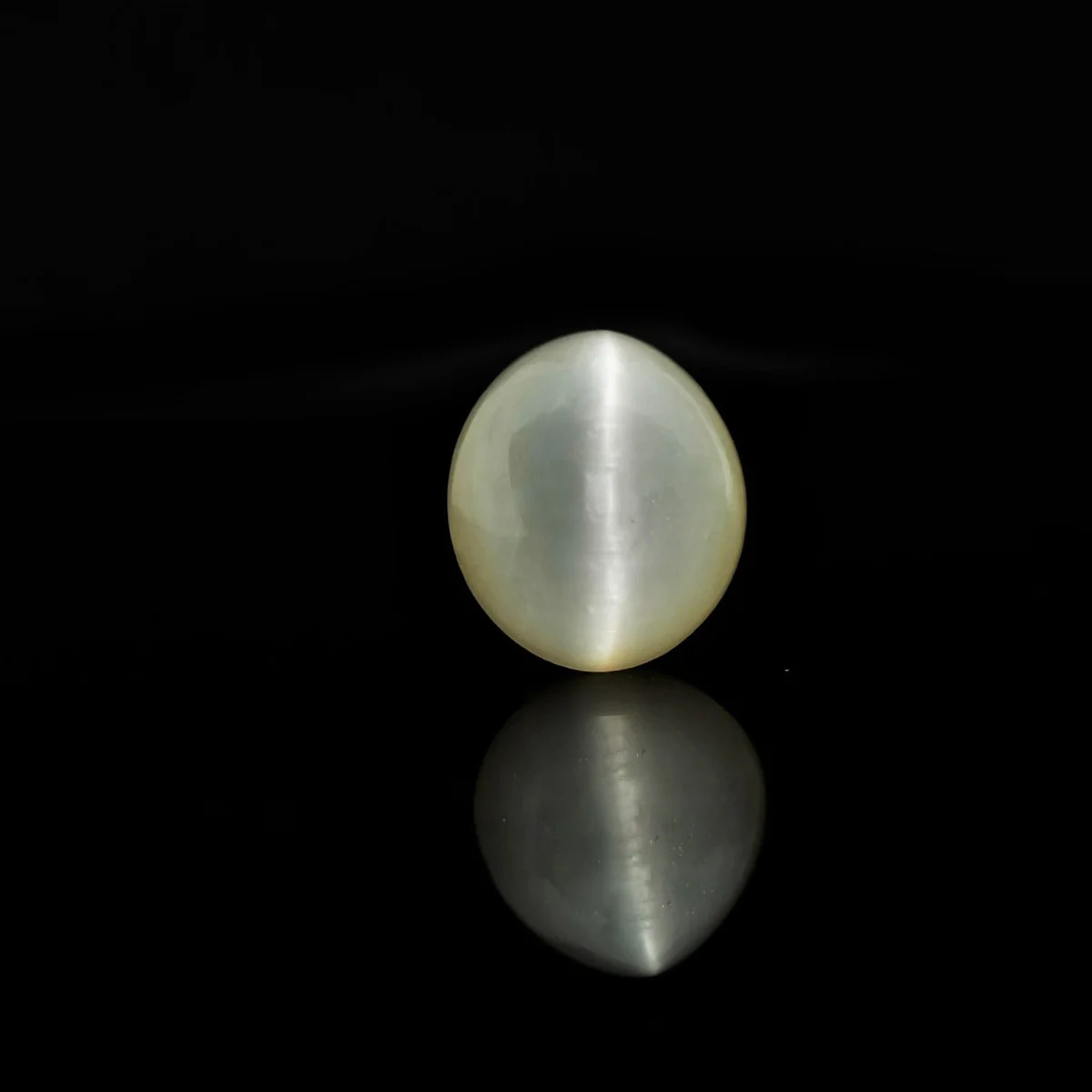 catseye-quartz-D0821-rg-qtz-cat-08-1 5.82 Carats Quartz Cats Eye ( 6.47 Ratti Lehsunia ) - Image 1