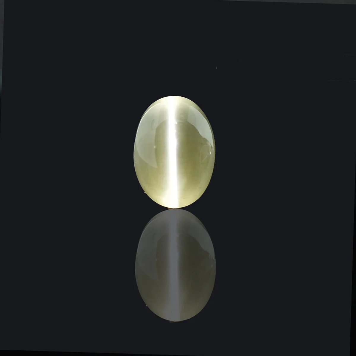 8.81 Carats Sillimanite Cat's Eye ( 9.79 Ratti Lehsunia ) - Image 1