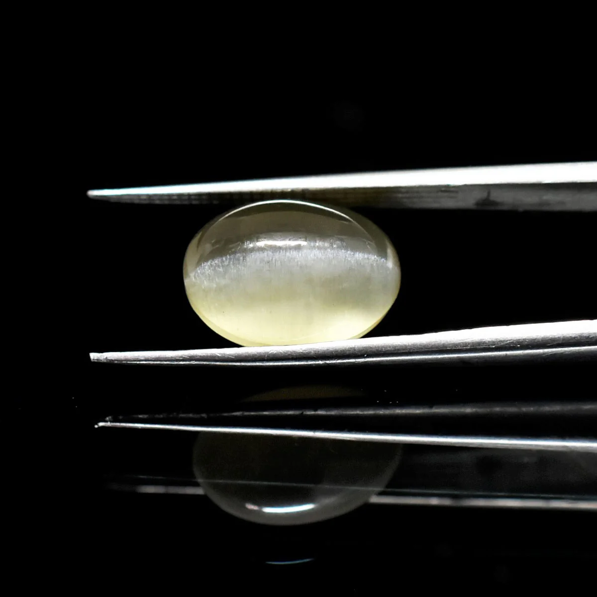 8.81 Carats Sillimanite Cat's Eye ( 9.79 Ratti Lehsunia ) - Image 3