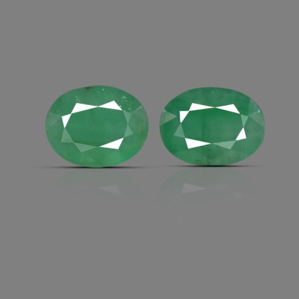 13.19 Carats Emerald  ( 14.66 Ratti Panna )
