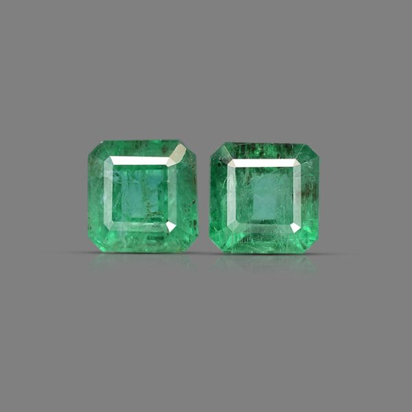 7.62 Carats Emerald  ( 8.47 Ratti Panna )
