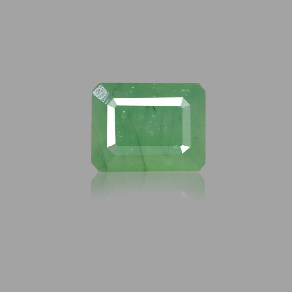 4.76 Carats Emerald ( 5.29 Ratti Panna )