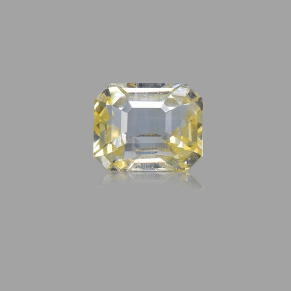 4.53 carats Yellow Sapphire ( 5.03 Ratti Pukhraj )
