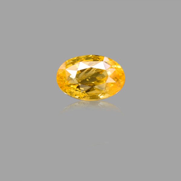 8.37 carats Yellow Sapphire ( 9.3 Ratti Pukhraj )