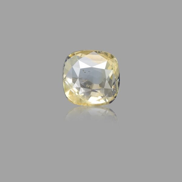 3.8 carats Bi-color Sapphire ( 4.22 ratti Pitambari Neelam )