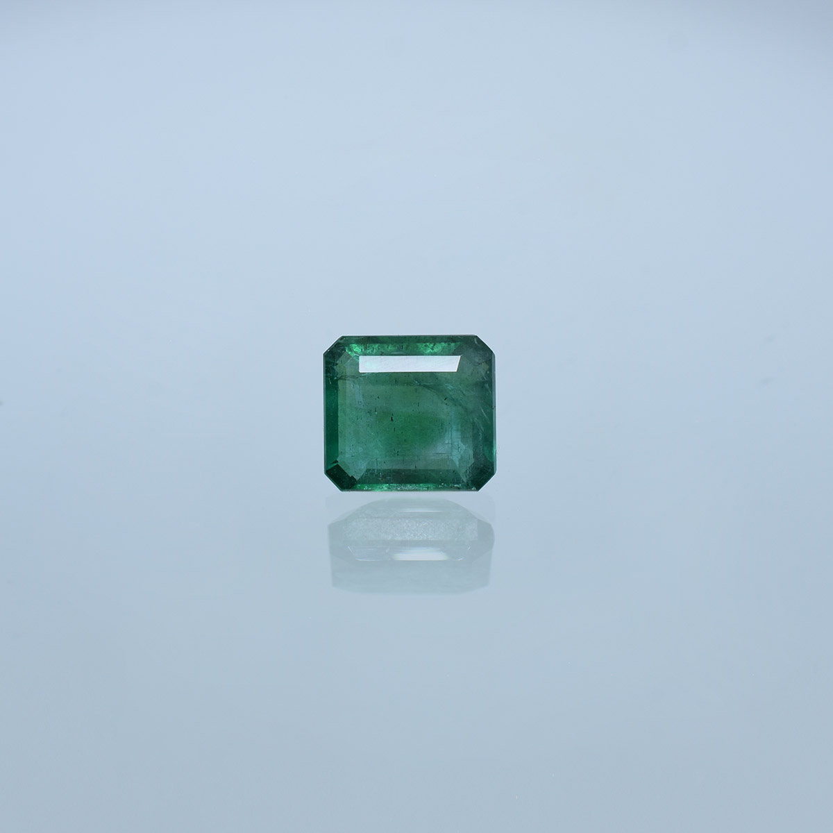 7.62 Carats Emerald ( 8.46 Ratti Panna )
