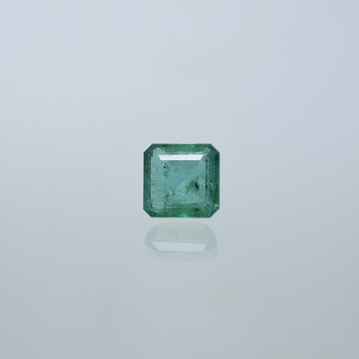 7.69 Carats Emerald ( 8.5 Ratti Panna )