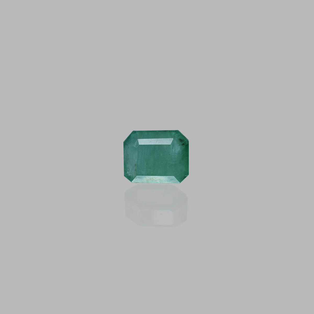 3.87 Carats Emerald ( 4.25 Ratti Panna )