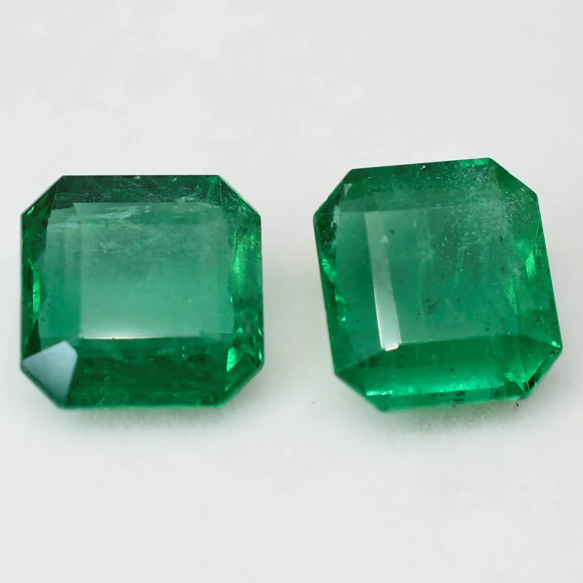 10.93 Carats Matching Emerald Pair ( 12.14 Ratti ) 2