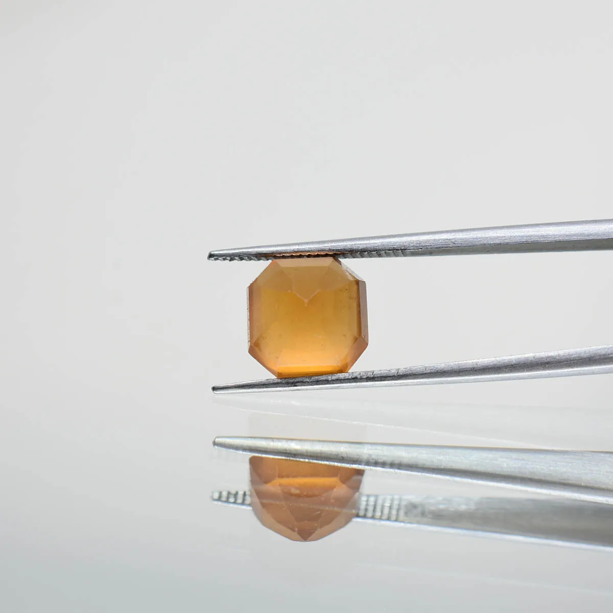 4.94 Carats Hessonite Garnet ( 5.49 Ratti Gomed ) - Image 3