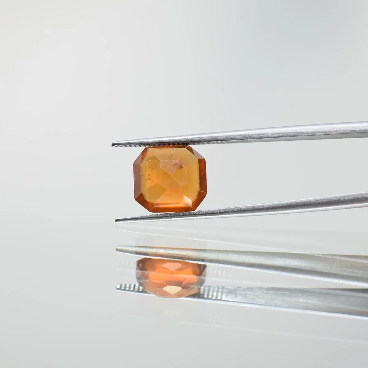 3.92 Carats Hessonite Garnet ( 4.36 Ratti Gomed ) - Image 3