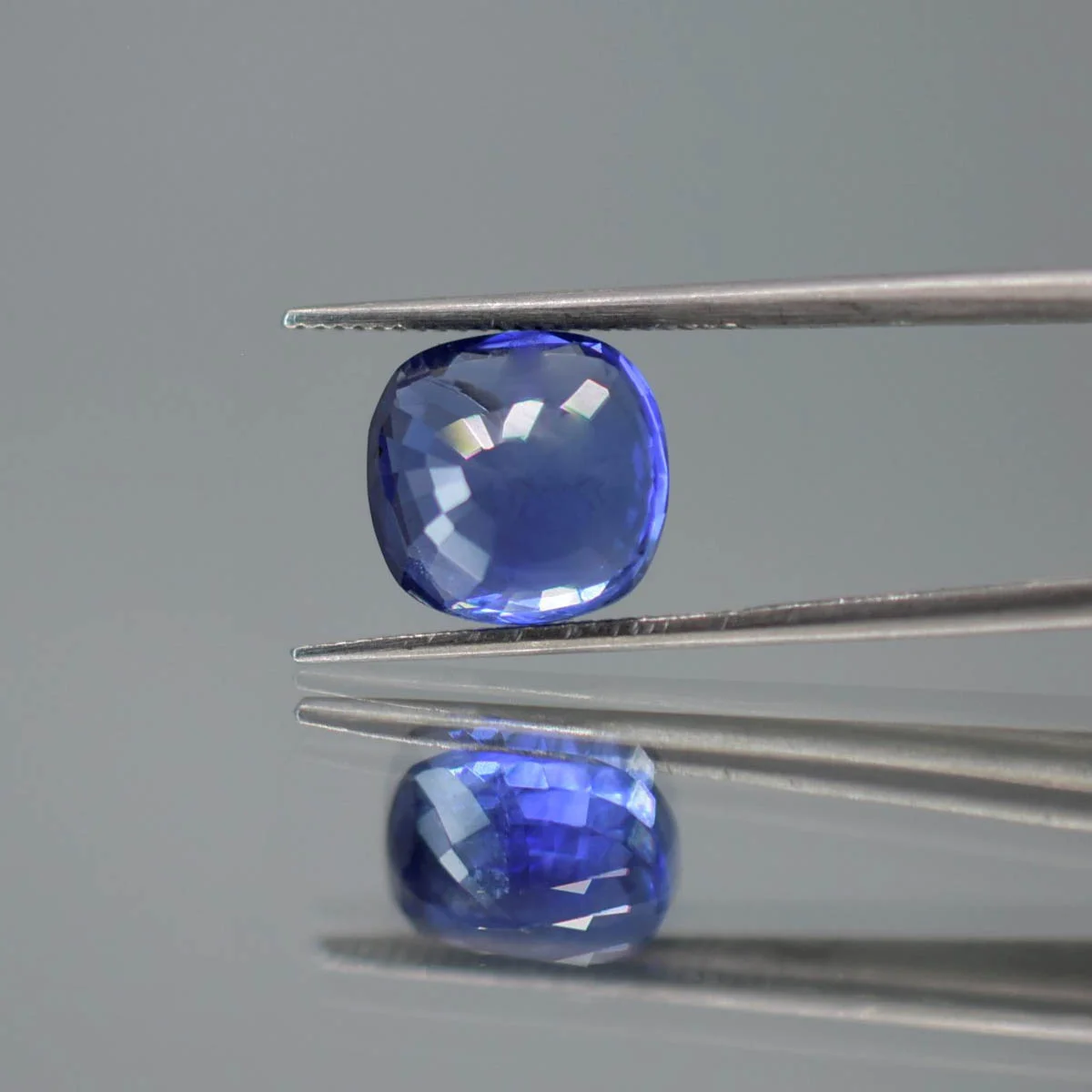 4.72 Carats Blue Sapphire ( 5.24 Ratti Neelam ) - Image 3