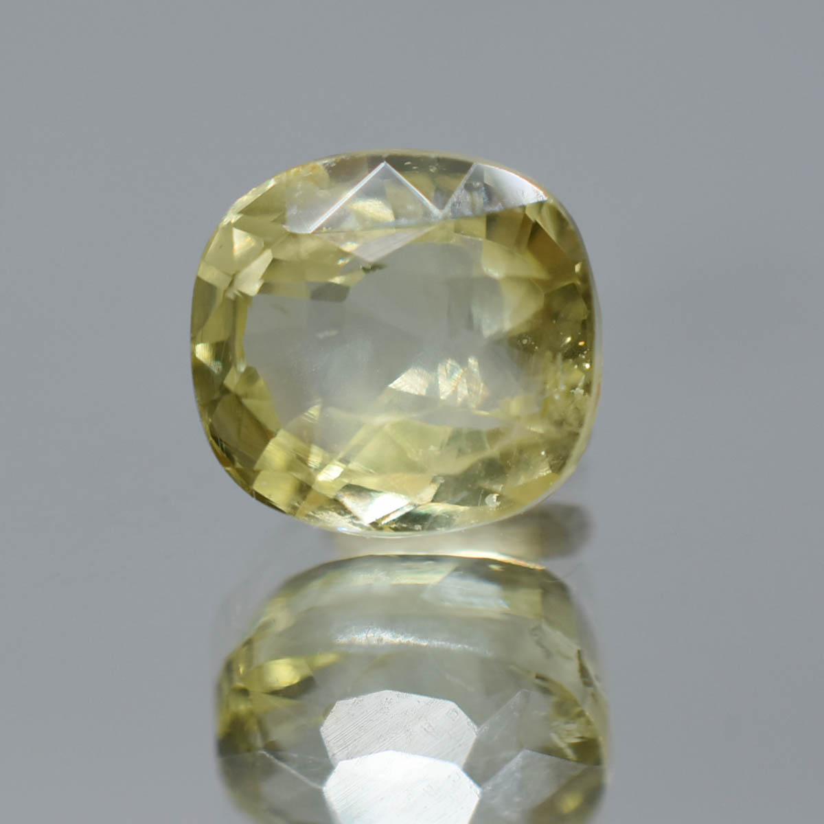4.58 Carats Yellow Sapphire ( 5.09 Ratti Pukhraj )