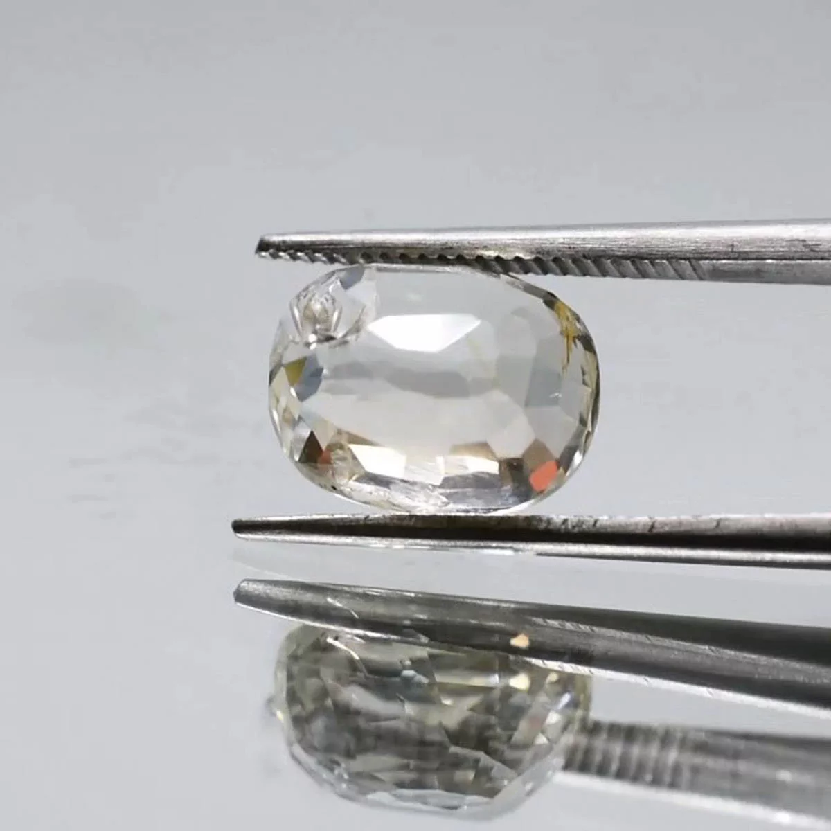 5.86 Carats Yellow Sapphire ( 6.51 Ratti Pukhraj )