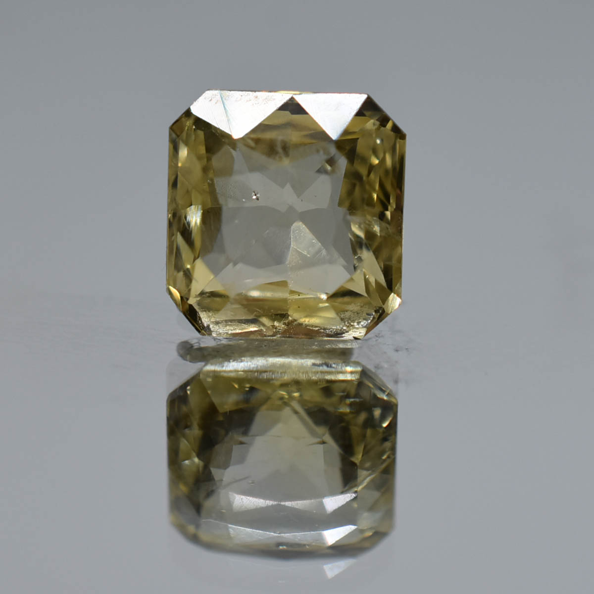 5.61 Carats Yellow Sapphire ( 6.23 Ratti Pukhraj )