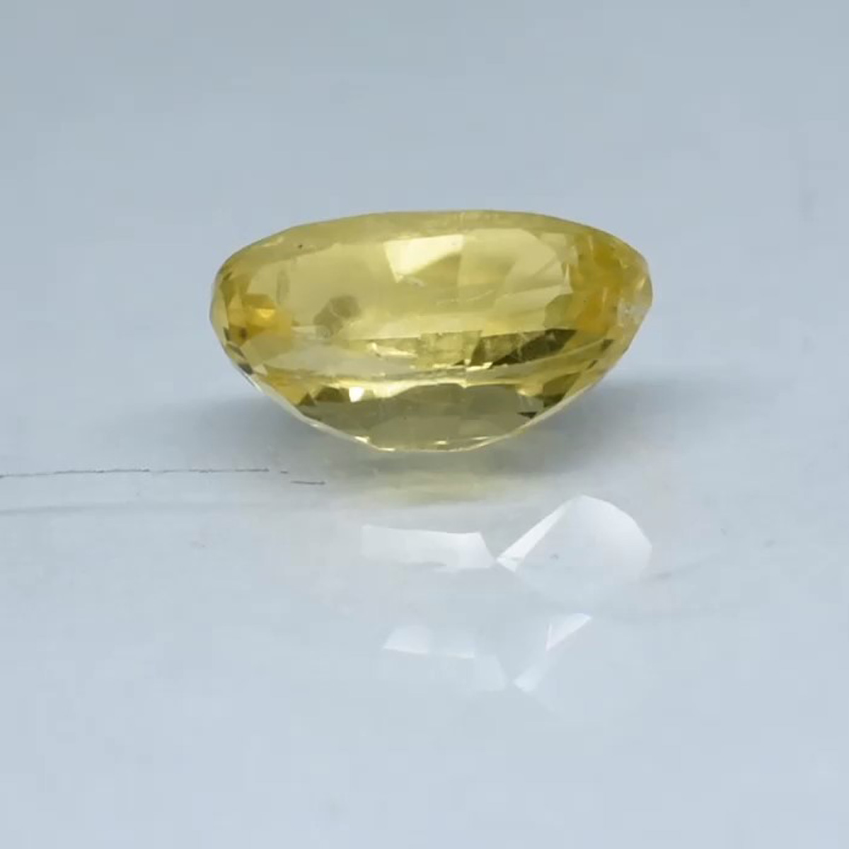 4.56 Carats Yellow Sapphire ( 5.07 Ratti Pukhraj )