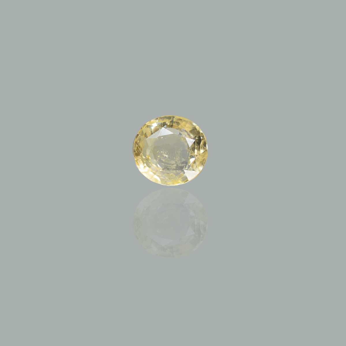 4.07 Carats Yellow Sapphire ( 4.52 Ratti Pukhraj )
