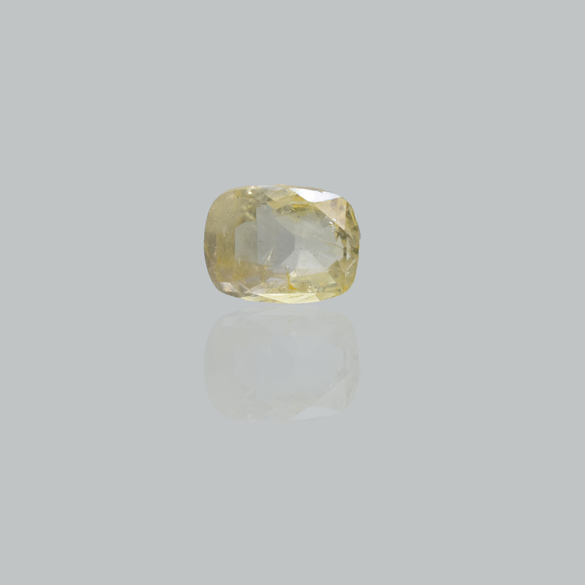 4.54 Carats Yellow Sapphire ( 5.04 Ratti Pukhraj )