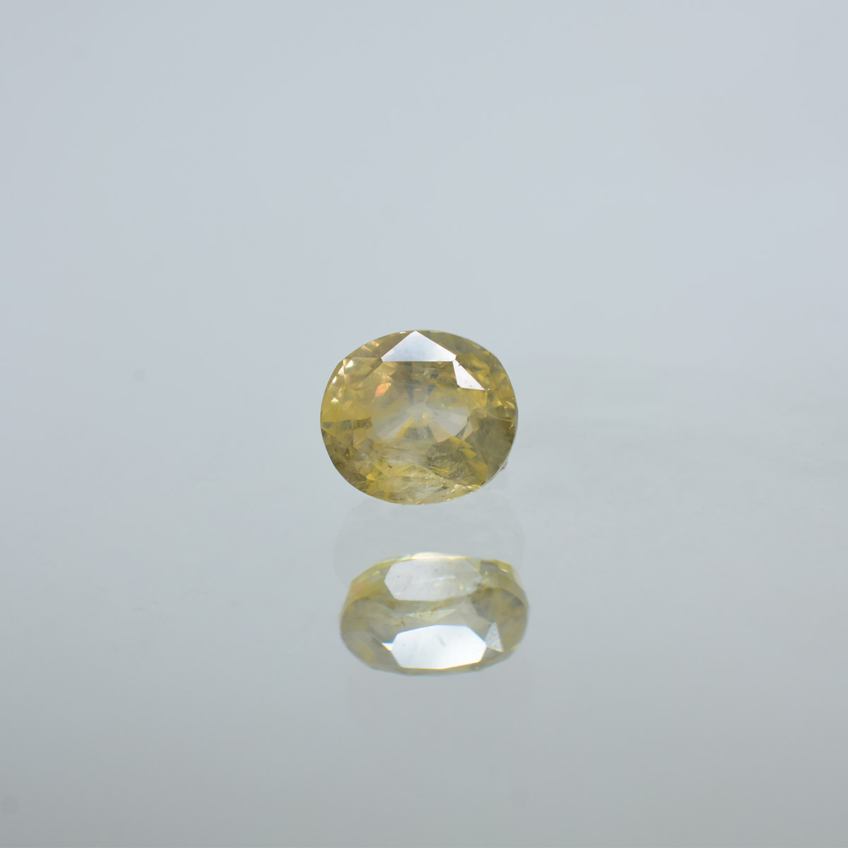 4.26 Carats Yellow Sapphire ( 4.73 Ratti Pukhraj )