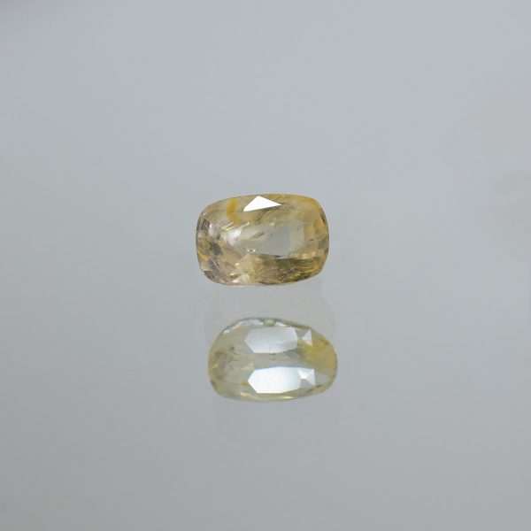 3.84 Carats Yellow Sapphire ( 4.27 Ratti Pukhraj )