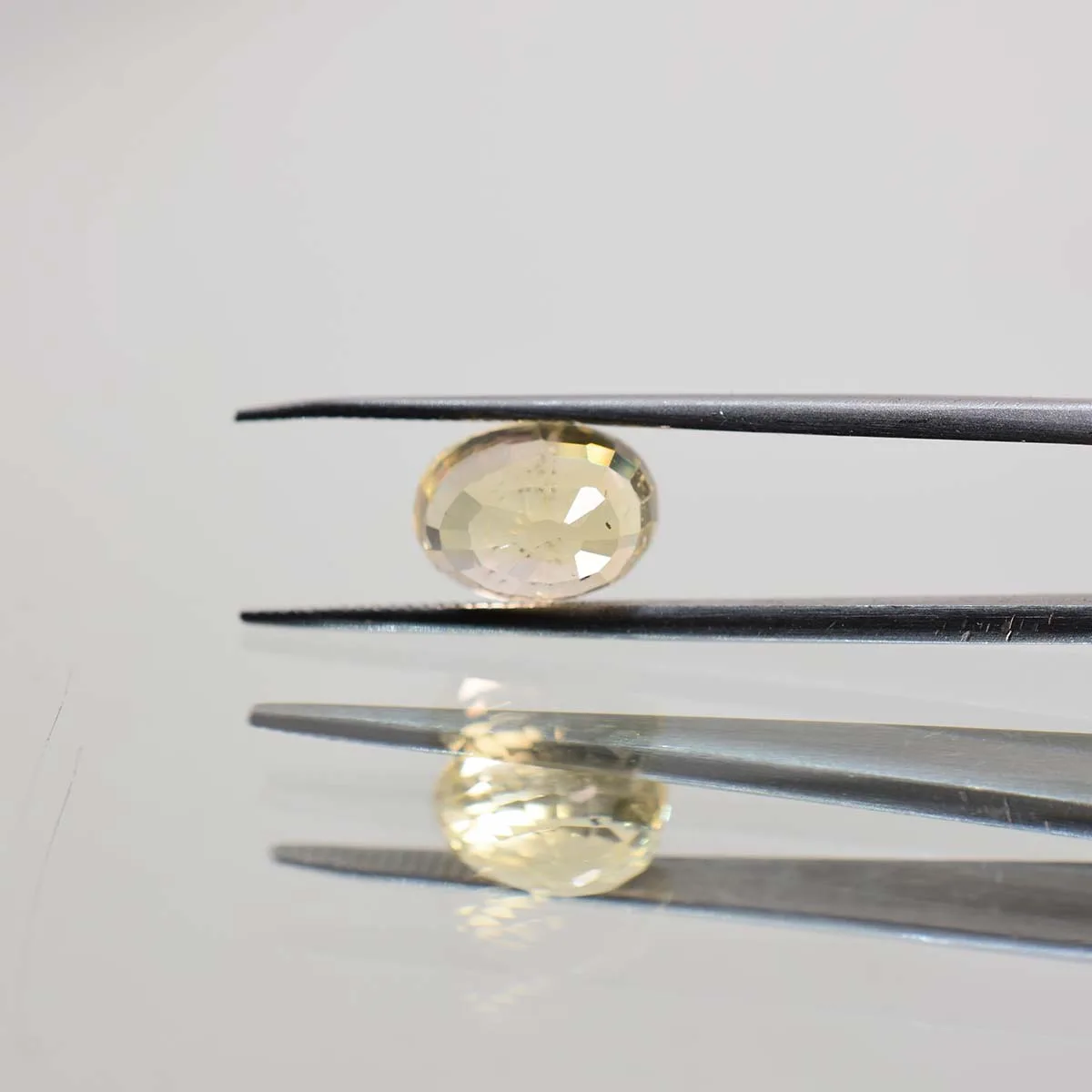 4.11 Carats Yellow Sapphire ( 4.57 Ratti Pukhraj ) - Image 3