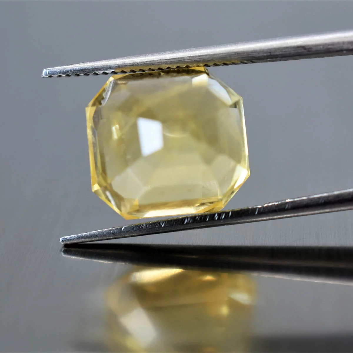 10.22 Carats Yellow Saphhire ( 11.35 Ratti Pukhraj ) 3