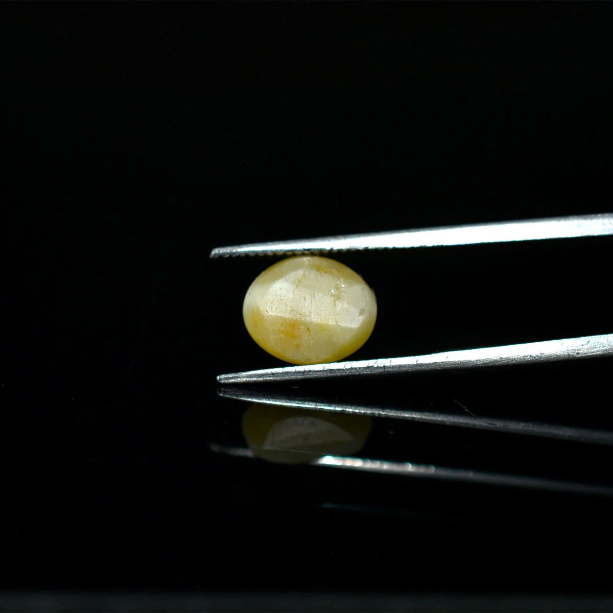 3.32 Carats Chrysoberyl Cat's Eye ( 3.69 Ratti Lehsuniya ) - Image 3