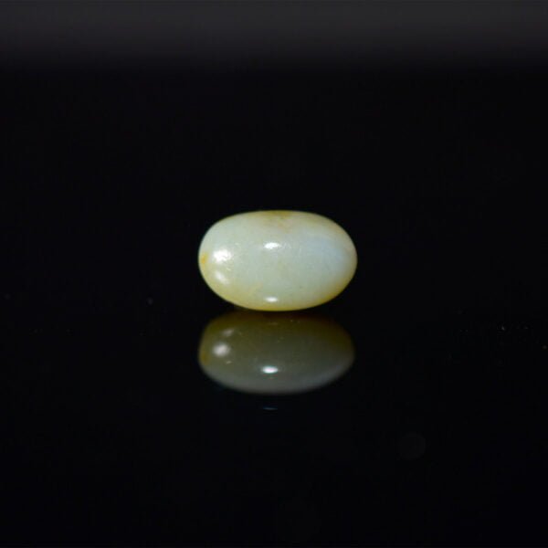 4.57 Carats Chrysoberyl Cat's Eye ( 5.08 Ratti Lehsuniya )