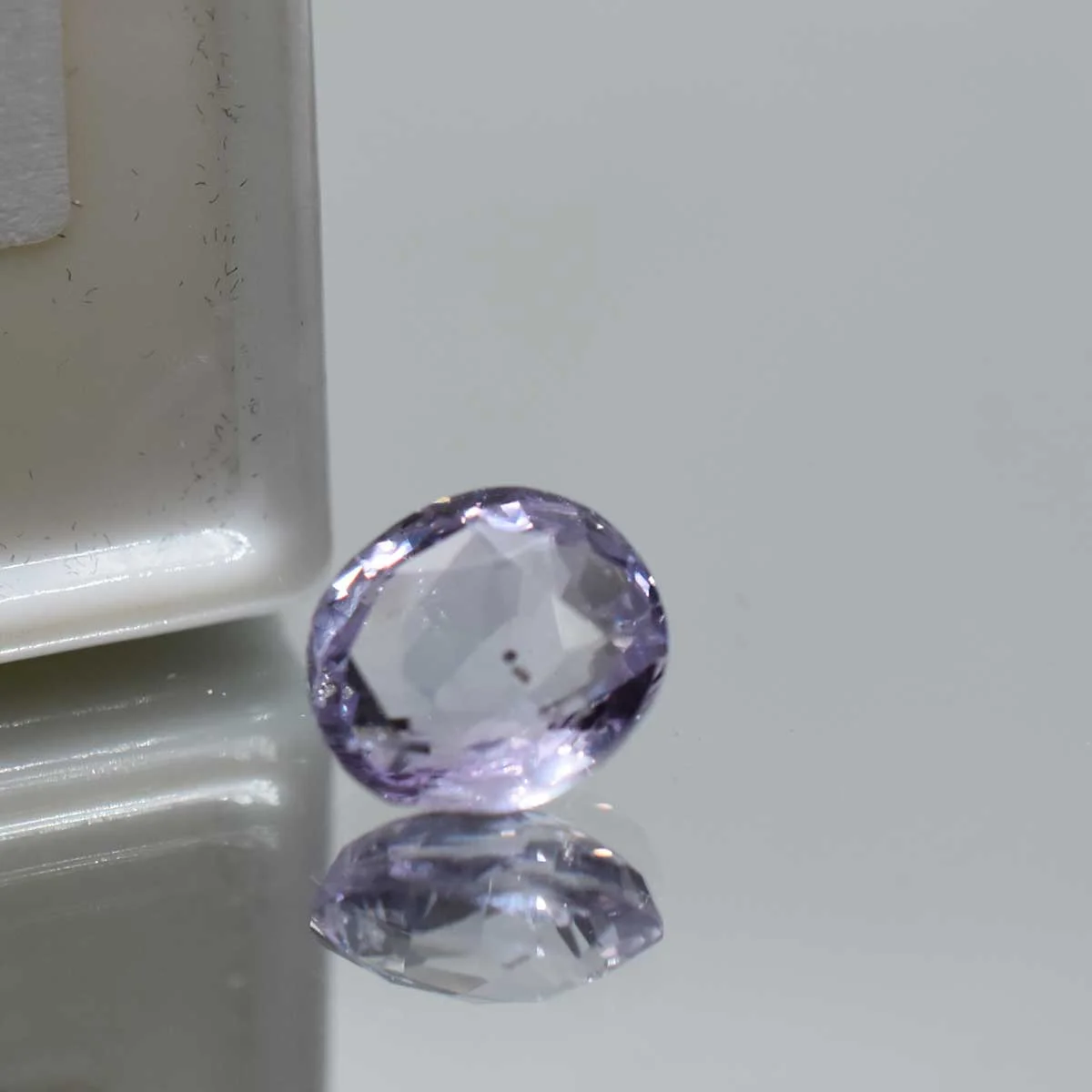 3.91 Carats Blue Sapphire ( 4.34 Ratti Neelam ) - Image 3