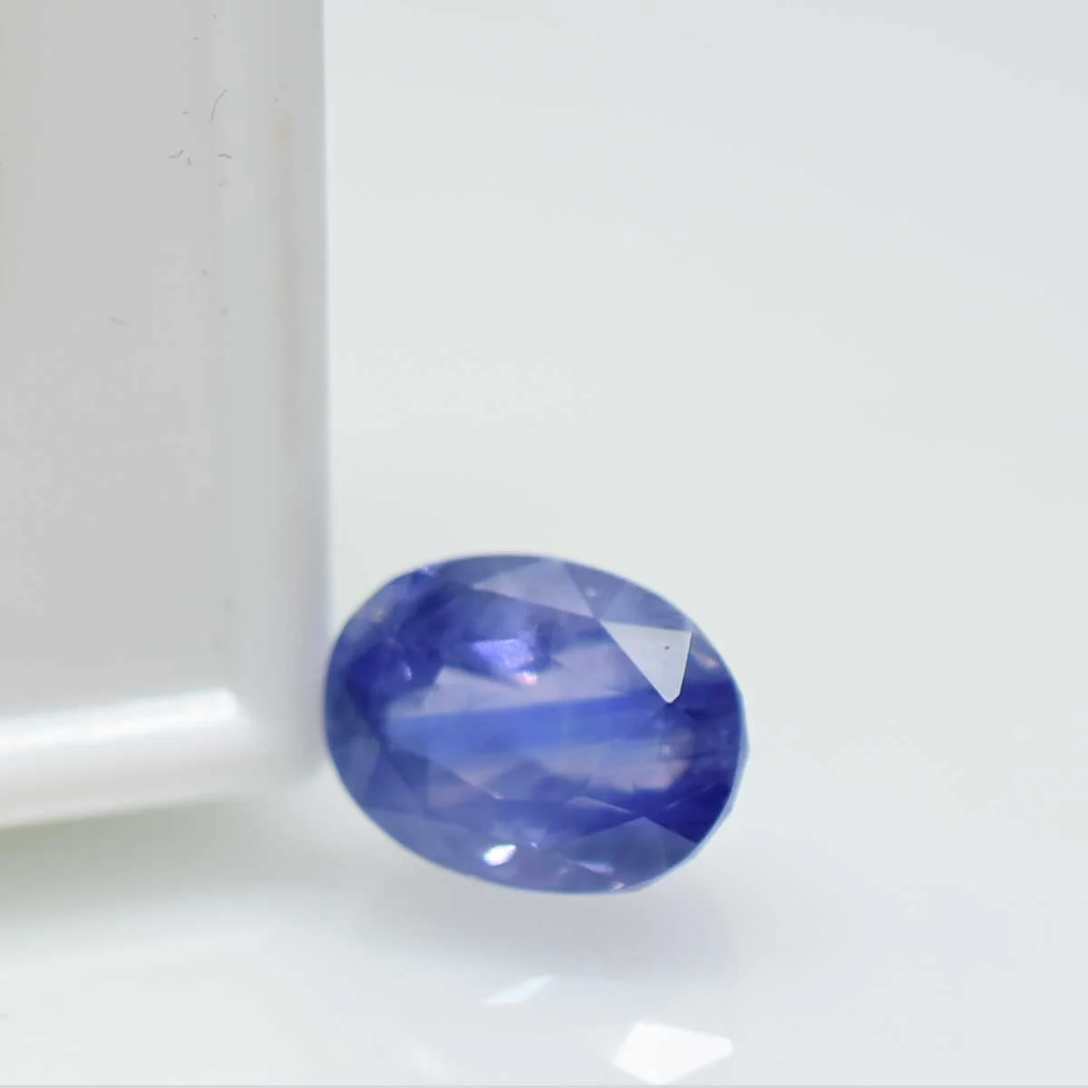 4.61 Carats Blue Sapphire ( 5.12 Ratti Neelam ) - Image 2