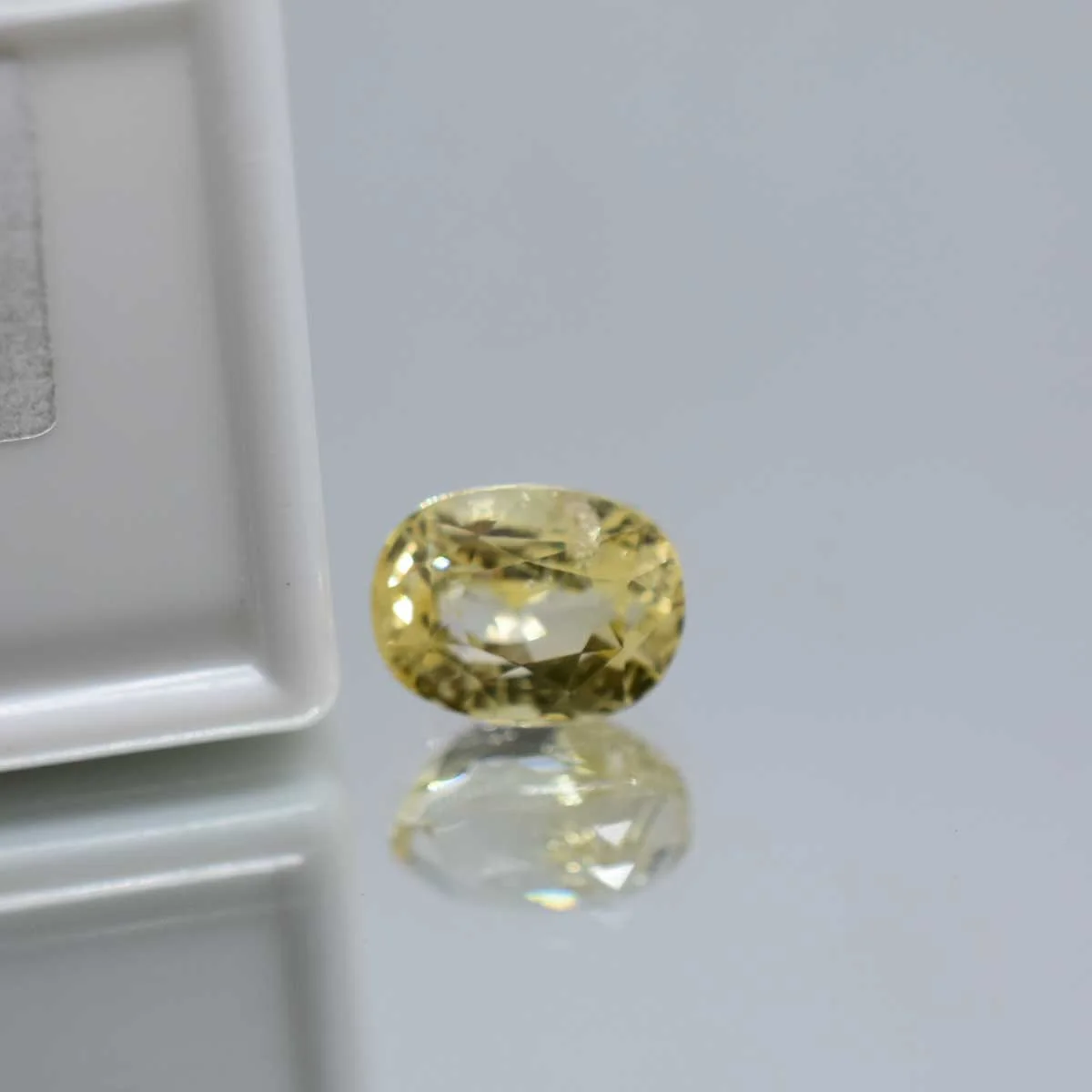 4.88 Carats Yellow Sapphire ( 5.42 Ratti Pukhraj ) - Image 2