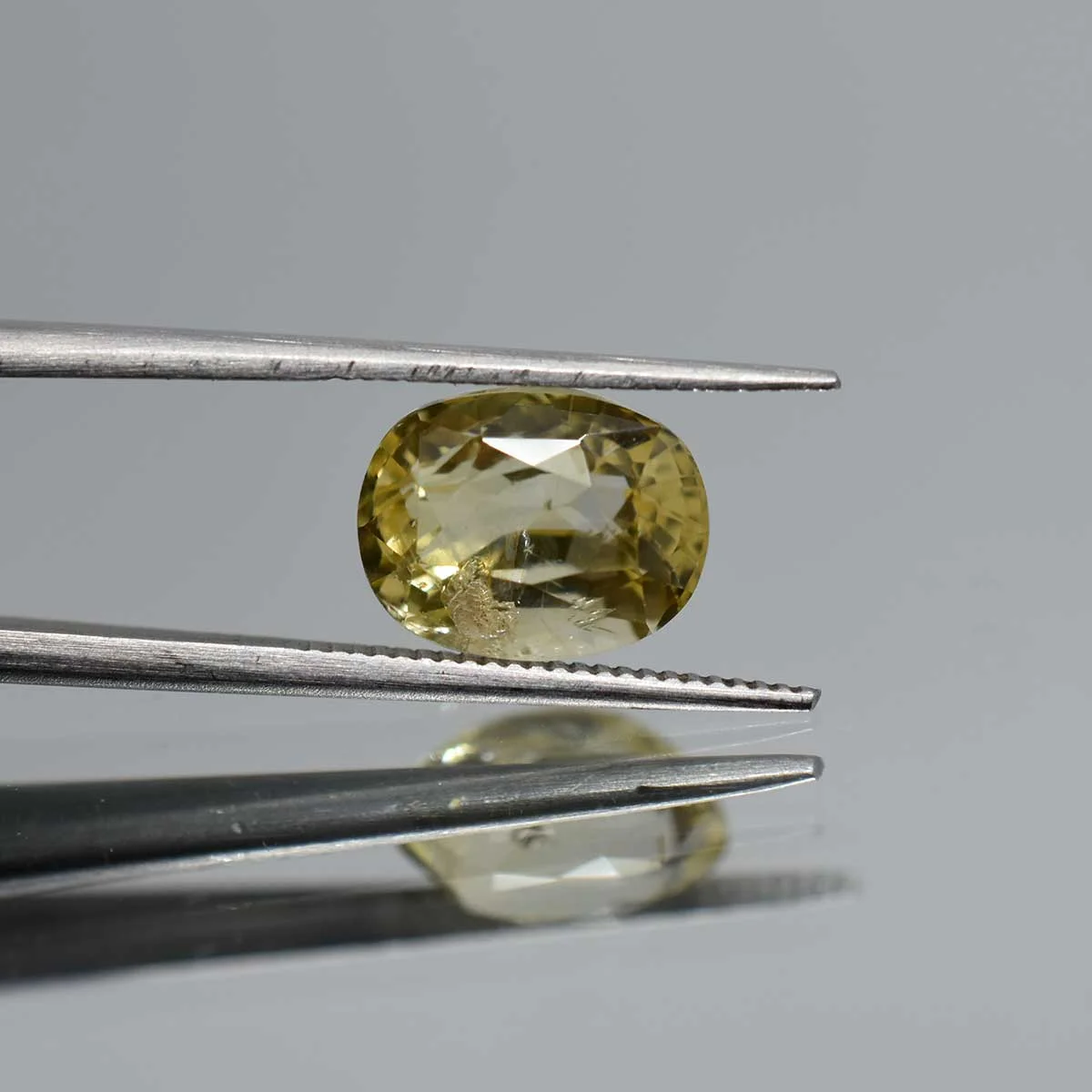 4.88 Carats Yellow Sapphire ( 5.42 Ratti Pukhraj ) - Image 3
