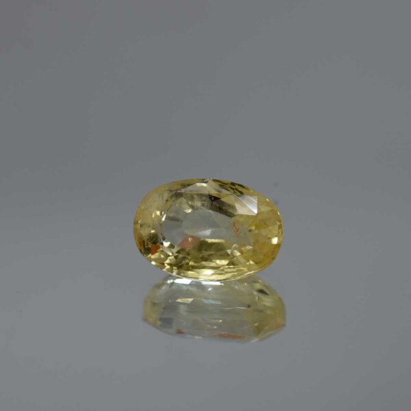 4.73 Carats Yellow Sapphire ( 5.25 Ratti Pukhraj )
